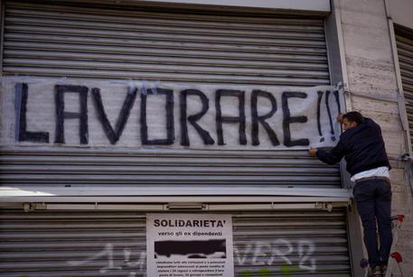 La protesta dei dipendenti di un megastore senza occupazione (archivio) © ANSA