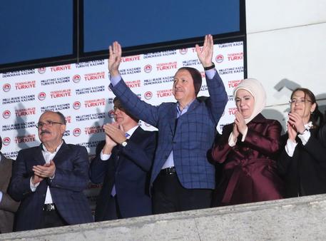 Recep Tayyip Erdogan leads race for president in Turkey © EPA