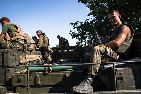 Ucraina: Kiev, 100 mezzi militari russi a sud-est © EPA