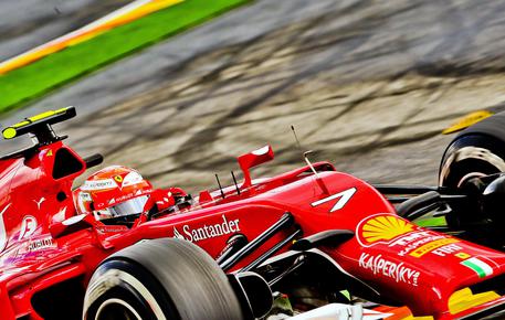 Gp Belgio, Mercedes in prima fila, poi Vettel e Alonso © EPA