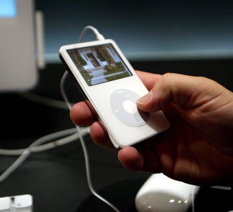 I'Muore' iPod classic, Apple lo rimuove dal suo store © ANSA