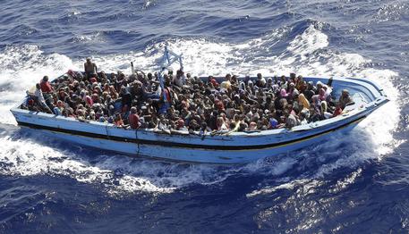 Immigrazione: Fregata Euro soccorre due barconi con 956 profughi /Archivio © ANSA 