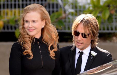 Nicole Kidman ed il marito Keith Urban hanno avuto una figlia, la secondogenita, nata da maternità surrogata © ANSA 
