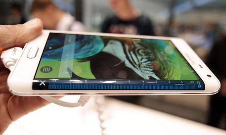 Galaxy Note Edge di Samsung, presentato all'Ifa di Berlino © EPA