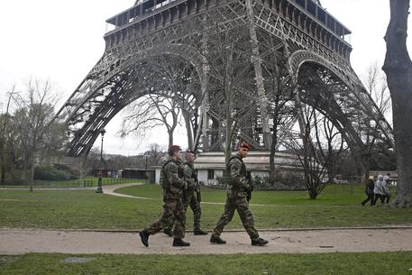 Quattro arresti a Parigi, sospetti su un attacco imminente © EPA