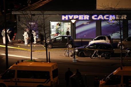 Hostage taking aftermath in Paris © EPA