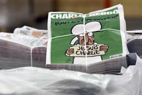 Il numero di Charlie Hebdo in edicola dopo la strage © EPA