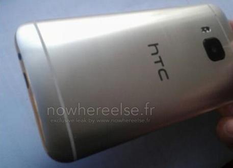 Ecco le prime foto dell'HTC M9, dal sito nowereelse.fr © ANSA