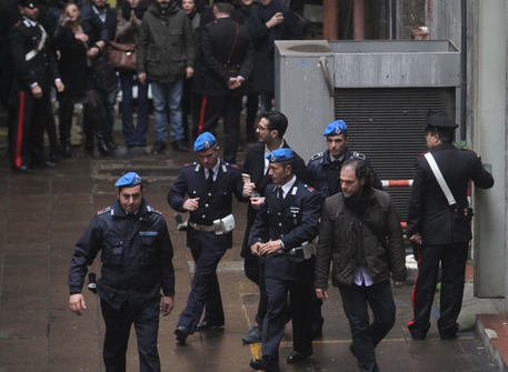 Fabrizio Corona all'uscita dall'aula del tribunale di sorveglianza, Milano, 22 gennaio 2015 © ANSA