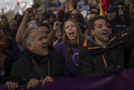 Spagna: decine di migliaia in corteo a Madrid per Podemos © AP