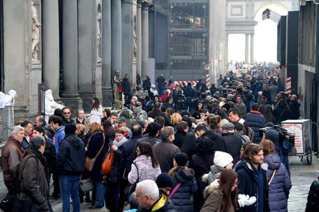 Firenze, tre ore di fila per entrare agli Uffizi © ANSA