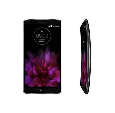 LG, un nuovo smartphone curvo, il G Flex2 © ANSA