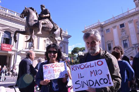 supporter di Ignazio Marino in Campidoglio © ANSA