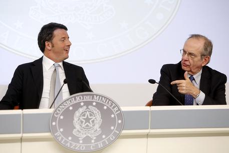 Il premier Renzi e e il ministro Padoan © ANSA 