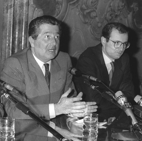 Carlo De Benedetti e Corrado Passera in una foto datata 30 aprile 1991 © ANSA/OLDPIX