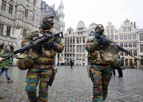 Controlli anti terrorismo a Bruxelles © AP