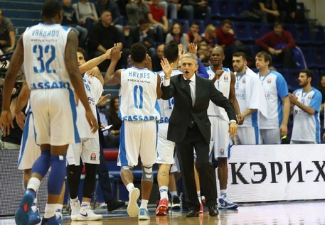 Basket: coach Calvani in campo con la Dinamo © ANSA