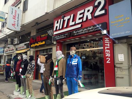 Gaza, il negozio 'Hitler 2' nel centro di Gaza City © ANSA