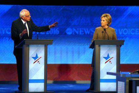 Bernie Sanders e Hillary Clinton © AP