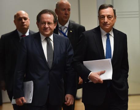Il presidente della Bce Mario Draghi (d) e il vicepresidente Vitor Constancio © EPA