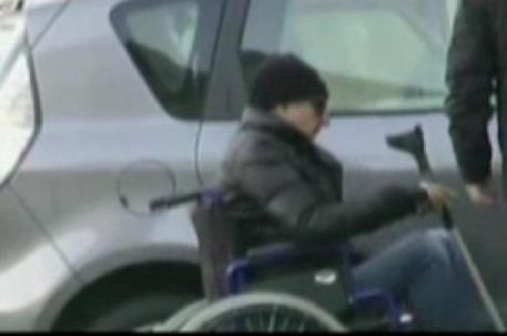 Medico si finge paraplegico, arrestato. Truffa milionaria scoperta dai Cc del Nas di Torino  © Ansa