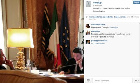 In una foto postata su Instagram dal portavoce Filippo Sensi, Matteo Renzi parla al telefono con il presidente egiziano Abdel Fattah al-Sisi © ANSA