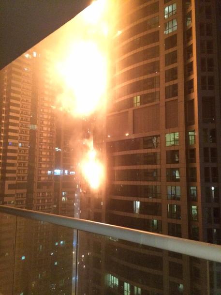 L'incendio al grattacielo di Dubai © AP