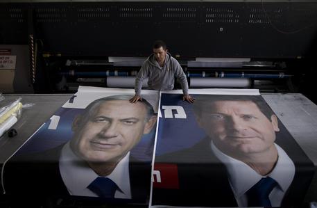 manifesti elettorali, Netanyahu e e Herzog © EPA