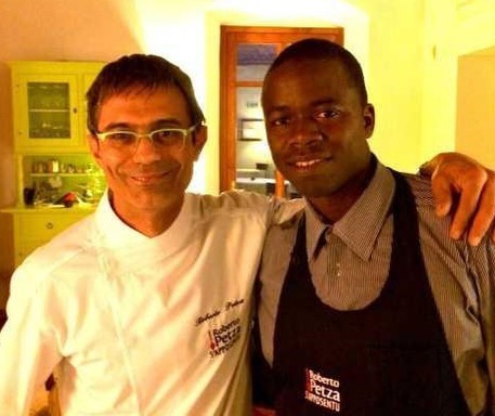 Chef Roberto Petza con cameriere Maliano © ANSA