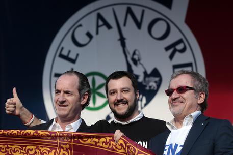 Luca Zaia, Matteo Salvini e Roberto Maroni sul palco durante la manifestazione della Lega  Nord a Roma © ANSA