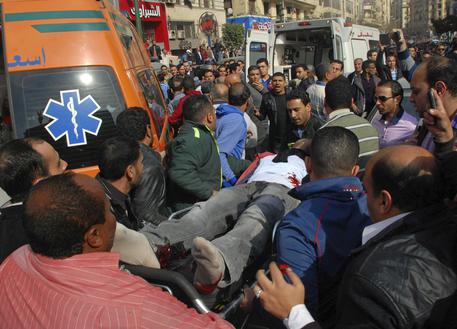 Egitto: esplode bomba in centro Cairo, molti feriti © AP