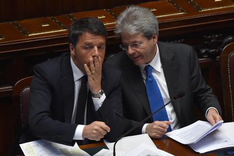 Matteo Renzi e Paolo Gentiloni il 22 aprile 2015 © ANSA