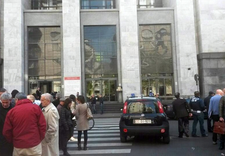 ++ Spari a Tribunale Milano: evacuato edificio ++ © ANSA
