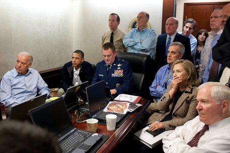 La famosa foto del Gabinetto di sicurezza della Casa Bianca durante l'operazione che portò all'uccisione di bin Laden © ANSA 