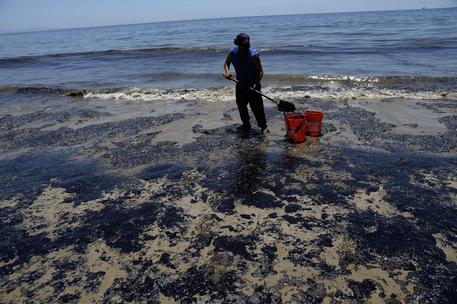 Usa: nuova marea nera; California dichiara stato emergenza © EPA