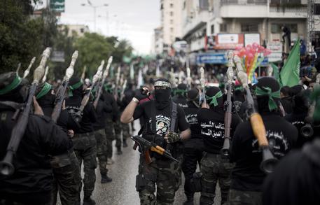Miliziani di Hamas in parata a Gaza © AP
