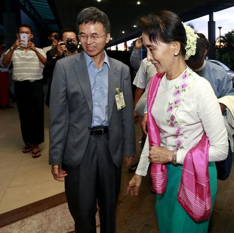 Myanmar opposition leader Aung San Suu Kyi at Yangon International Airport ahead of China visit © EPA