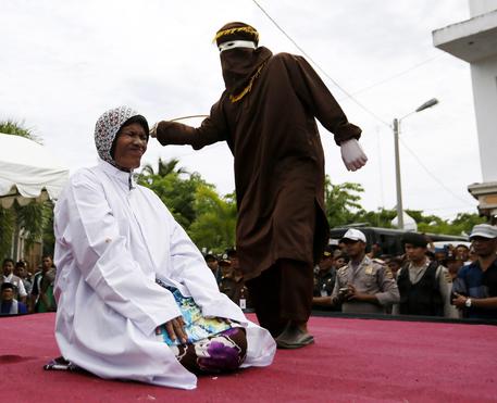 Acehnese punished by Sharia police in Banda Aceh © EPA