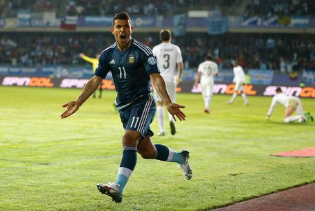 Sergio Aguero esulta dopo il gol © AP