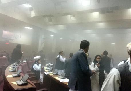 L'aula del Parlamento afghano dopo l'attacco © AP