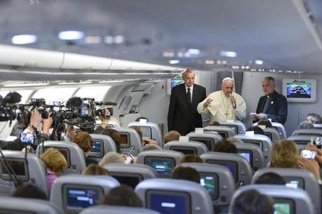 Il Papa sul volo di ritorno dal suo viaggio © ANSA