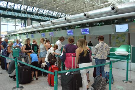 Fiumicino,  cancellati oltre 60 voli Alitalia  per lo sciopero dei piloti e assistenti di volo © ANSA
