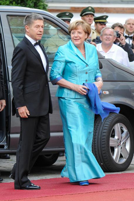 Angela Merkel e suo marito Joachim Sauer arrivano a Bayreuth per l'inaugurazione del tradizionale festival wagneriano © AP