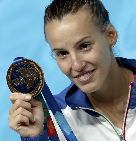 Tania Cagnotto con la medaglia d'oro vinta nel trampolino da un metro © AP