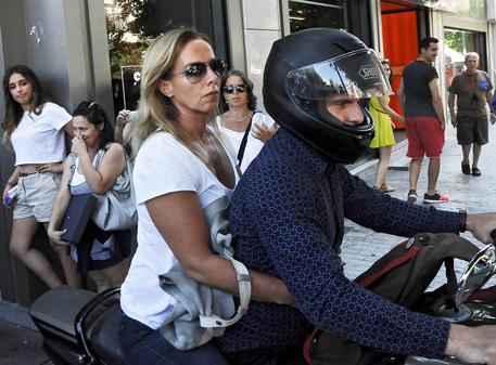 Yanis Varoufakis con la moglie © EPA