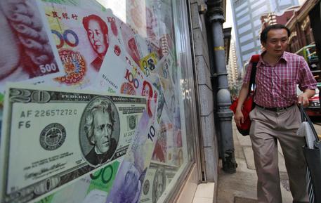 Cina muove ancora su yuan, borse Ue bruciano 227 mld © EPA