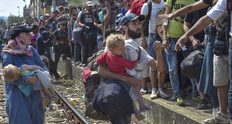 Macedonia, scene drammatiche immigrati che assaltano treni © ANSA