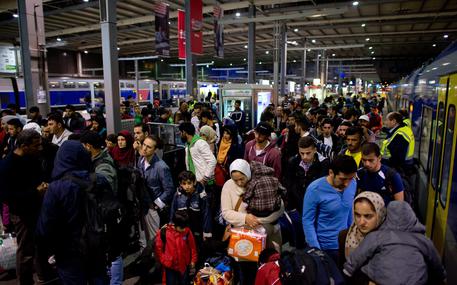 Migranti, 12 mila arrivi in un giorno a Monaco © EPA