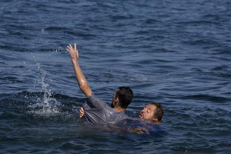 Migranti: naufragio in Grecia, muore bimba di 5 anni © AP