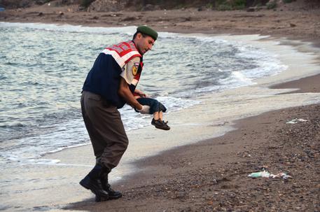 Aylan, il bambino di 3 anni trovato sulla spiaggia di Bodrum © AP